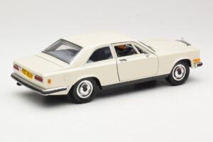 Rolls-Royce Camargue Valkoinen Bburago 1:22 3001-M1 Metalli — kuva 2 / 8