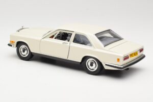 Rolls-Royce Camargue Valkoinen Bburago 1:22 3001-M1 Metalli — kuva 7 / 8