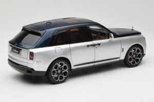 Rolls-Royce Cullinan Sininen & Hopea Kaksivärinen OEM 1:18 028-16B Metalli — kuva 3 / 8
