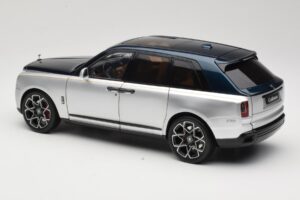 Rolls-Royce Cullinan Sininen & Hopea Kaksivärinen OEM 1:18 028-16B Metalli — kuva 7 / 8