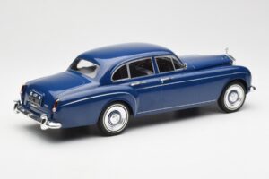 Rolls-Royce Silver Cloud III Flying Spur Mulliner RHD Tummansininen MCG 1:18 MCG18124 Metalli — kuva 2 / 6