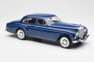 Rolls-Royce Silver Cloud III Flying Spur Mulliner RHD Tummansininen MCG 1:18 MCG18124 Metalli — kuva 4 / 6