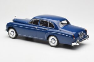 Rolls-Royce Silver Cloud III Flying Spur Mulliner RHD Tummansininen MCG 1:18 MCG18124 Metalli — kuva 5 / 6