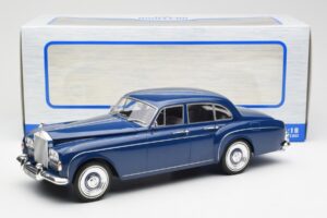 Rolls-Royce Silver Cloud III Flying Spur Mulliner RHD Tummansininen MCG 1:18 MCG18124 Metalli — kuva 6 / 6