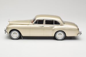 Rolls-Royce Silver Cloud III Flying Spur H.J. Mulliner Kulta MCG 1:18 MCG18058 Metalli — kuva 3 / 6