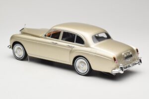 Rolls-Royce Silver Cloud III Flying Spur H.J. Mulliner Kulta MCG 1:18 MCG18058 Metalli — kuva 5 / 6