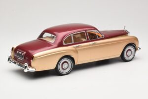 Rolls-Royce Silver Cloud III Flying Spur H.J. Mulliner Punainen & Kulta MCG 1:18 MCG18132 Metalli — kuva 2 / 6