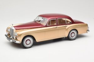 Rolls-Royce Silver Cloud III Flying Spur H.J. Mulliner Punainen & Kulta MCG 1:18 MCG18132 Metalli