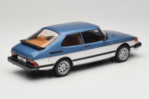 Saab 900 Turbo Blue Metallic MCG 1:18 MCG18261MCW Metalli — kuva 2 / 6