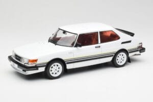 Saab 900 Turbo Valkoinen MCG 1:18 MCG18339 Metalli