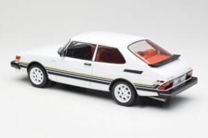 Saab 900 Turbo Valkoinen MCG 1:18 MCG18339 Metalli — kuva 5 / 6