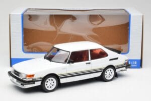 Saab 900 Turbo Valkoinen MCG 1:18 MCG18339 Metalli — kuva 6 / 6
