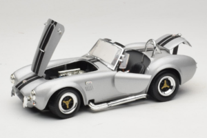 Shelby Cobra 427S/C Hopea Mustilla Raidoilla Road Signature 1:18 92058 Metalli — kuva 2 / 8