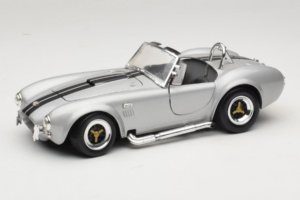 Shelby Cobra 427S/C Hopea Mustilla Raidoilla Road Signature 1:18 92058 Metalli