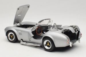 Shelby Cobra 427S/C Hopea Mustilla Raidoilla Road Signature 1:18 92058 Metalli — kuva 5 / 8