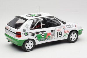 Skoda Felicia Kit Car #19 P. Sibera / P. Gross Tour de Corse 1995 IXO 1:18 18RMC149B Metalli — kuva 2 / 6