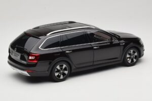 Skoda Octavia Mk4 Combi Ruskea Paudi Model 1:18 ZMR000005BRA Metalli — kuva 3 / 8