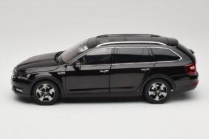 Skoda Octavia Mk4 Combi Ruskea Paudi Model 1:18 ZMR000005BRA Metalli — kuva 4 / 8