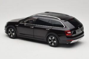 Skoda Octavia Mk4 Combi Ruskea Paudi Model 1:18 ZMR000005BRA Metalli — kuva 7 / 8