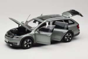 Skoda Octavia Mk4 Combi Vihreä Paudi Model 1:18 ZMR000005GRU Metalli — kuva 2 / 8