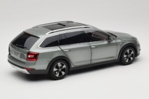 Skoda Octavia Mk4 Combi Vihreä Paudi Model 1:18 ZMR000005GRU Metalli — kuva 3 / 8