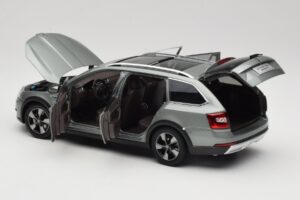 Skoda Octavia Mk4 Combi Vihreä Paudi Model 1:18 ZMR000005GRU Metalli — kuva 5 / 8