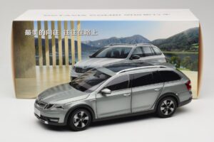 Skoda Octavia Mk4 Combi Vihreä Paudi Model 1:18 ZMR000005GRU Metalli — kuva 8 / 8