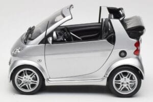 Smart Fortwo W450 Brabus Cabrio Hopea Jälleenmyyjän Erikoisversio Kyosho 1:18 0017769V001C05Q00 Metalli — kuva 4 / 8