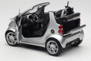 Smart Fortwo W450 Brabus Cabrio Hopea Jälleenmyyjän Erikoisversio Kyosho 1:18 0017769V001C05Q00 Metalli — kuva 5 / 8