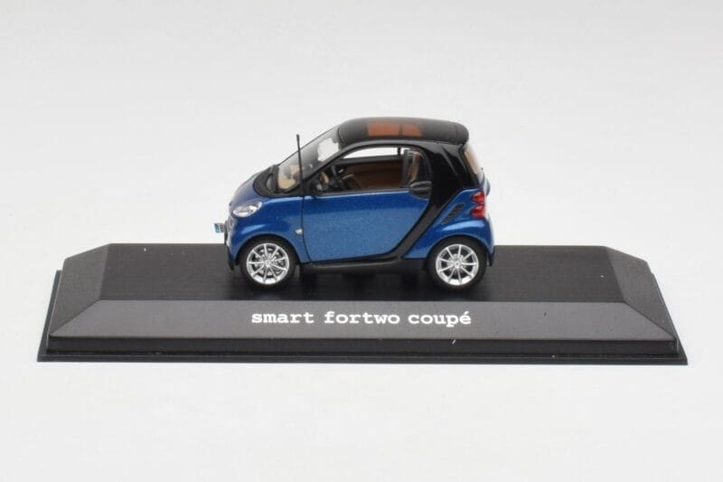 Smart Fortwo Coupe Aqua Sininen Metallic & Musta Minichamps 1:43 Q0022558V001C77Q00 Metalli