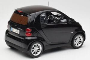 Smart Fortwo Coupe W451 Deep Musta Minichamps 1:18 Q0022563V001C02Q00 Metalli — kuva 3 / 8