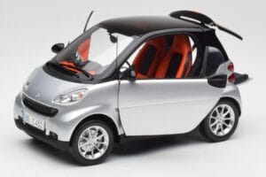 Smart Fortwo Coupe W451 Hopea & Musta Minichamps 1:18 Q0022528V001C75Q00 Metalli — kuva 2 / 8