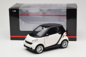 Smart Fortwo 451 Coupe Valkoinen Musta Minichamps 1:18 150036302 Metalli — kuva 8 / 8