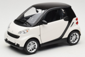 Smart Fortwo 451 Coupe Valkoinen Musta Minichamps 1:18 150036302 Metalli
