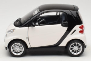 Smart Fortwo 451 Coupe Valkoinen Musta Minichamps 1:18 150036302 Metalli — kuva 4 / 8