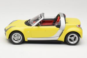 Smart Roadster 452 Keltainen Bburago 1:18 34099-M2 Metalli — kuva 4 / 8