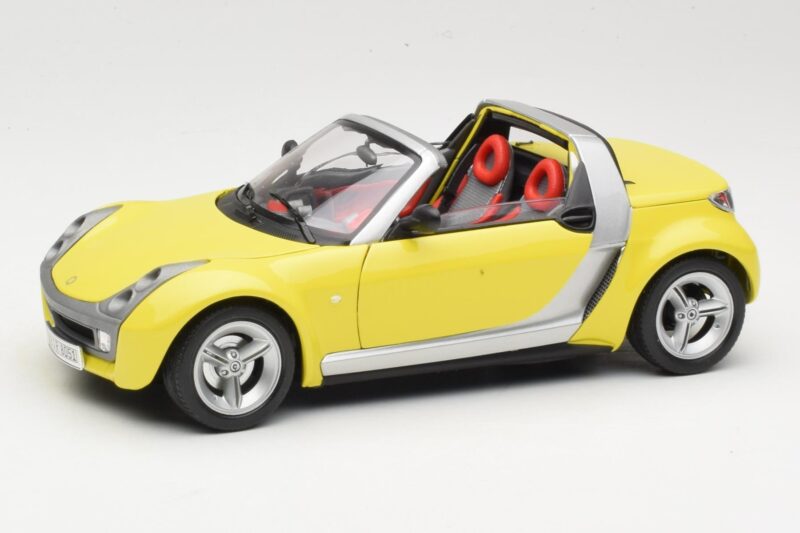 Smart Roadster 452 Keltainen Bburago 1:18 34099-M2 Metalli