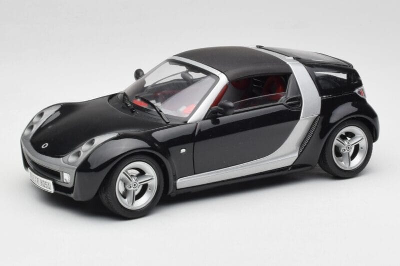 Smart Roadster Tummansininen Bburago 1:18 34917 Metalli