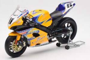 Suzuki GSX-R 1000 Team Alstare Corona Extra T. Corser WSB 2005 Minichamps 1:12 122052211 Metalli — kuva 2 / 6