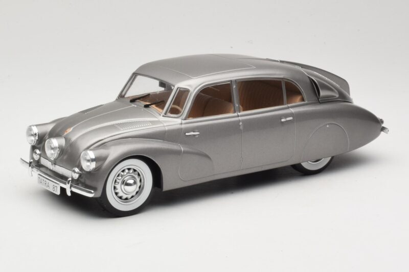 Tatra 87 Harmaa MCG 1:18 MCG18068 Metalli