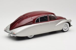 Tatra 87 Hopea & Tummanpunainen MCG 1:18 MCG18067 Metalli — kuva 2 / 6