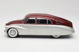 Tatra 87 Hopea & Tummanpunainen MCG 1:18 MCG18067 Metalli — kuva 3 / 6