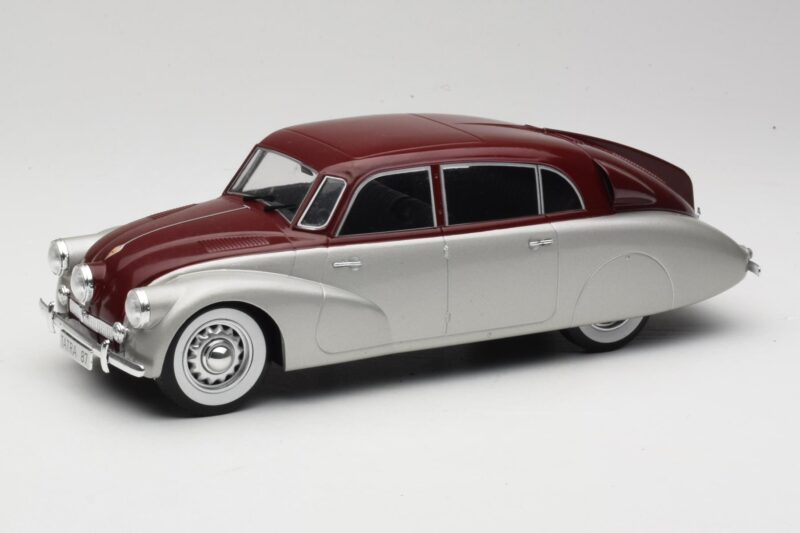 Tatra 87 Hopea & Tummanpunainen MCG 1:18 MCG18067 Metalli