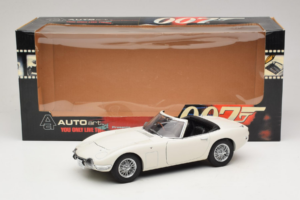Toyota 2000 GT Avoauto Valkoinen James Bond Collection AUTOart 1:18 78731 Metalli — kuva 8 / 8