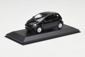 Toyota Aygo AB10 Musta Minichamps 1:43 400166401 Metalli — kuva 2 / 4