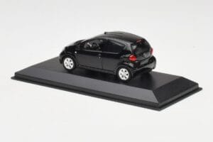 Toyota Aygo AB10 Musta Minichamps 1:43 400166401 Metalli — kuva 3 / 4