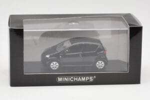 Toyota Aygo AB10 Musta Minichamps 1:43 400166401 Metalli — kuva 4 / 4