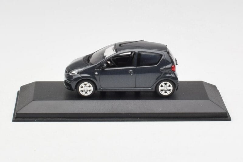 Toyota Aygo AB10 Grey Metallic Minichamps 1:43 AYGO001 Metalli