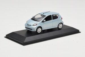 Toyota Aygo Light Blue Metallic Minichamps 1:43 TOYOTA012 Metalli — kuva 2 / 4
