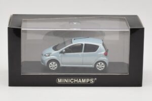 Toyota Aygo Light Blue Metallic Minichamps 1:43 TOYOTA012 Metalli — kuva 4 / 4